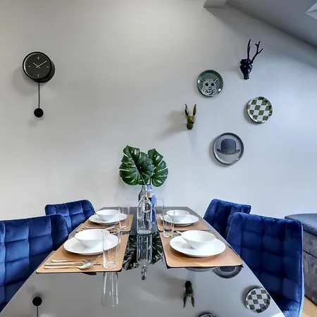 Spacious Old Town Loft For 6 ブラチスラヴァ